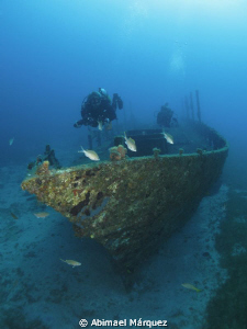 Wreck Diving by Abimael Márquez 